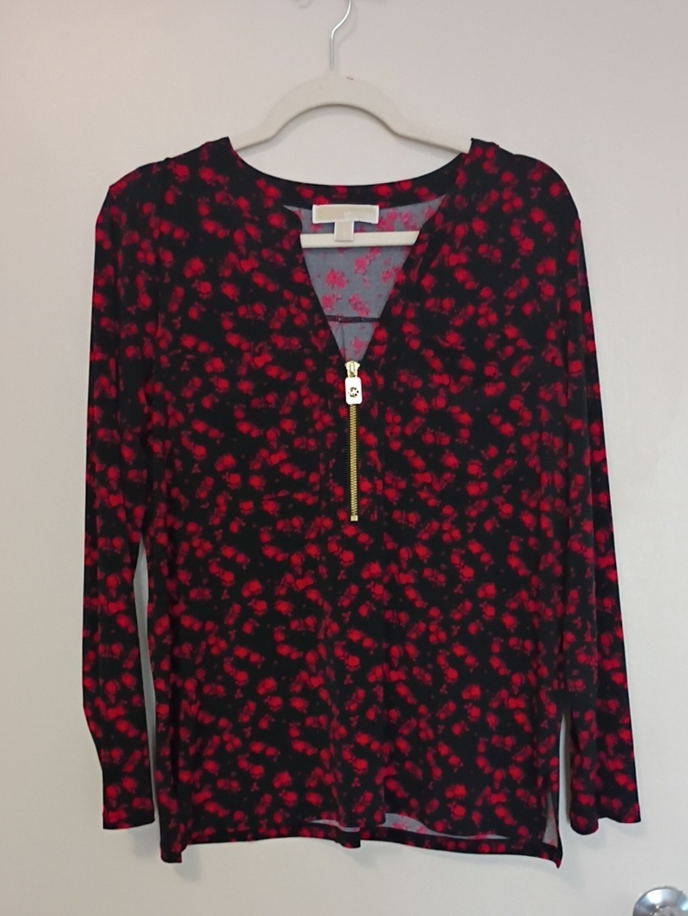 Women's Black Long-Sleeve V-Neck Top with Red Floral Print and Zip NWOT Large